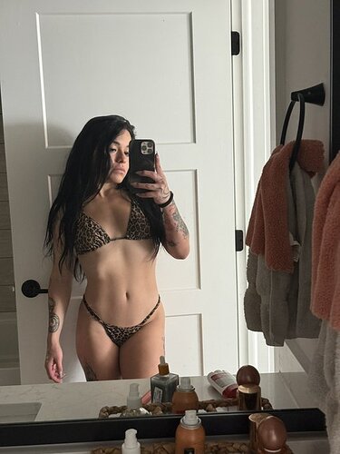 GpJc55sW4AAx3Bj.jpg_small